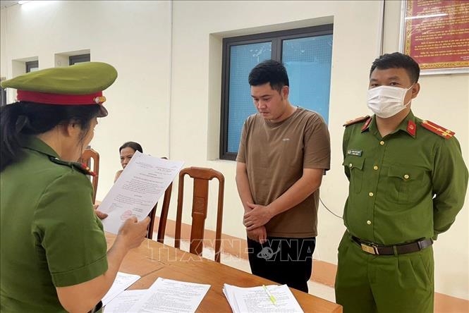 Giả Cán Bộ
