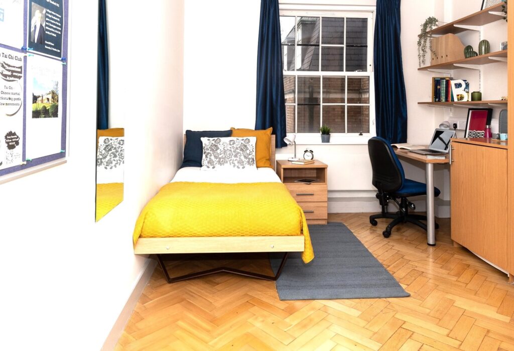 Single Ensuite Room
